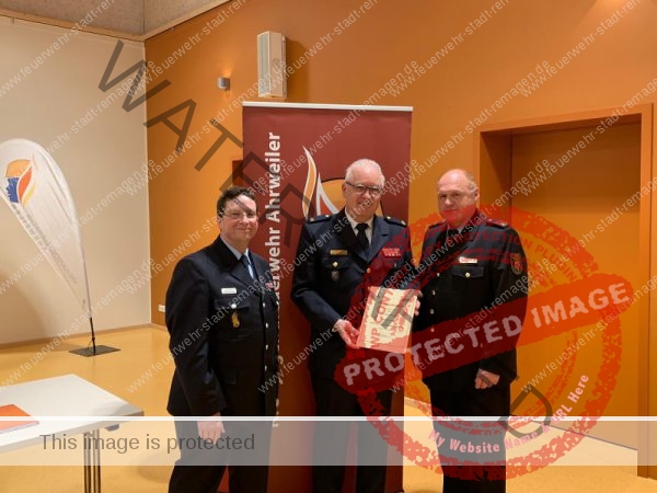 Kreisjugendfeuerwehrwart Dirk Schorn, Kreisfeuerwehrinspekteur a. D. Udo Schumacher, stv. Landesjugendfeuerwehrwart Dieter Ferres 