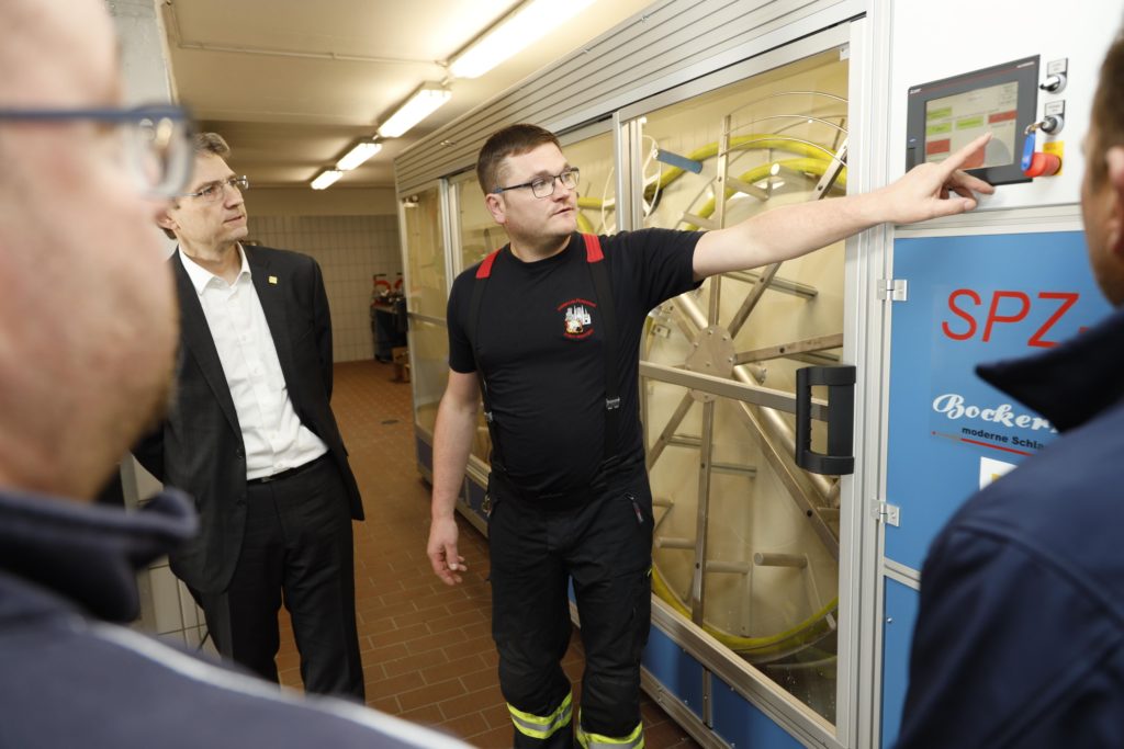 Remagener Feuerwehr erhält neue Schlauchpflegeanlage   